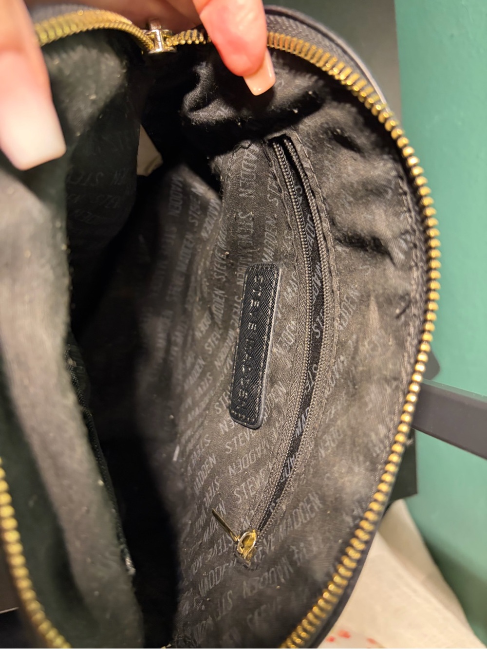 Steve Madden Black Saffiano Dome Crossbody Bag Gold Chain Strap - Picture 6 of 7
